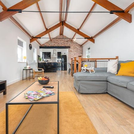 Stayright- 2 Bedroom House, Centrally Located & Close Walk To City Centre Cardiff Bagian luar foto