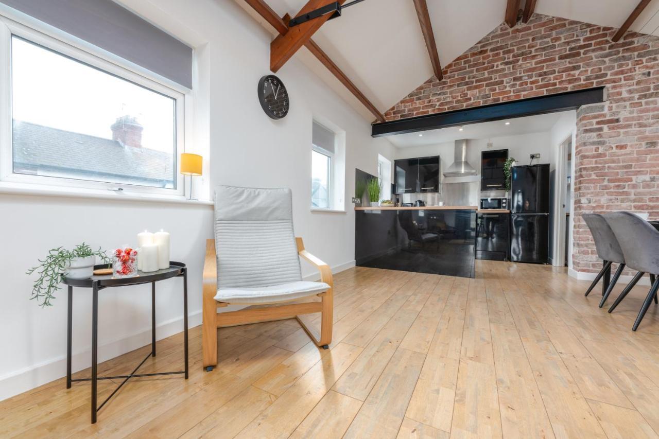 Stayright- 2 Bedroom House, Centrally Located & Close Walk To City Centre Cardiff Bagian luar foto