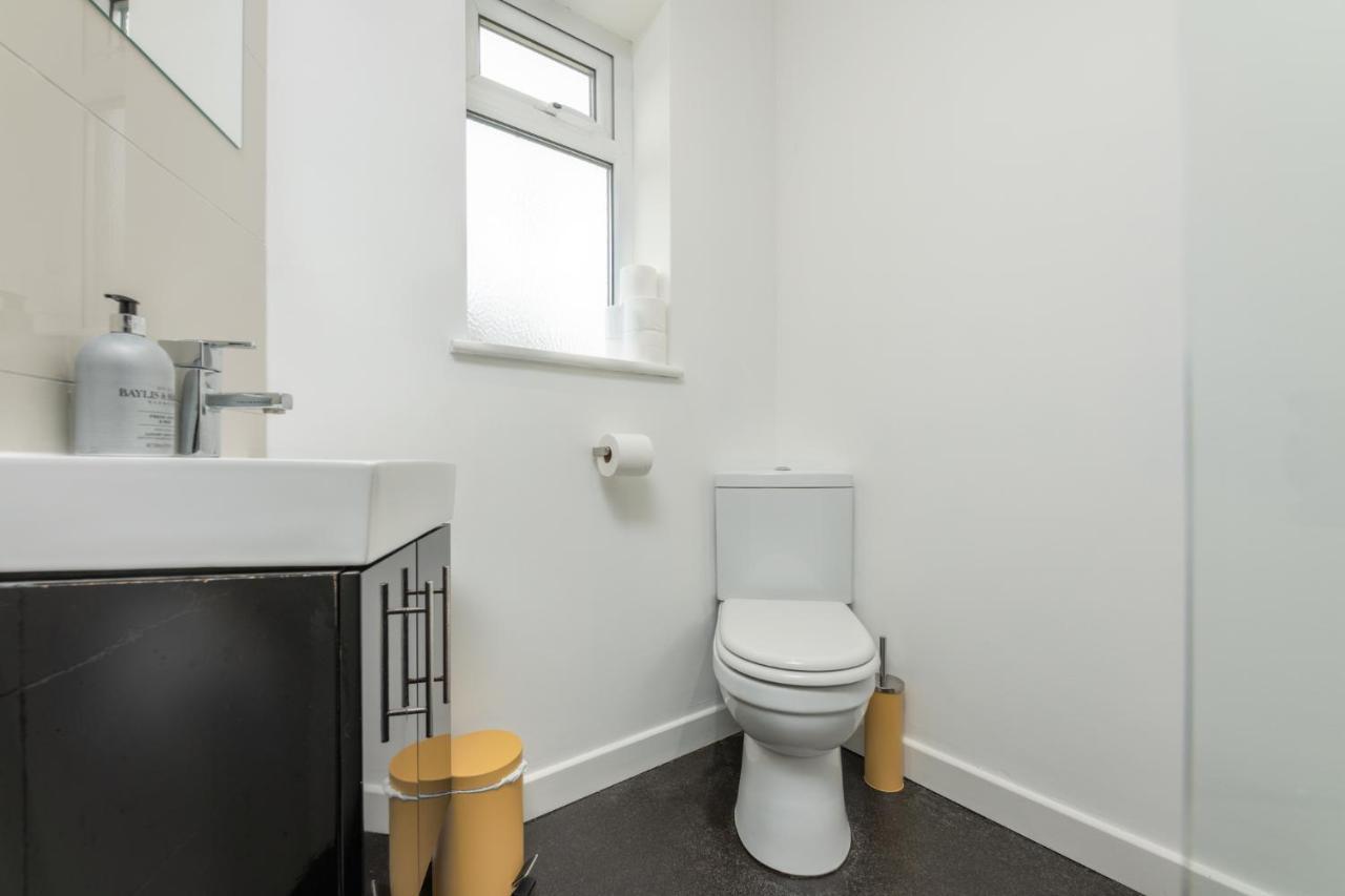 Stayright- 2 Bedroom House, Centrally Located & Close Walk To City Centre Cardiff Bagian luar foto
