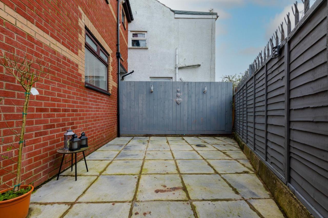 Stayright- 2 Bedroom House, Centrally Located & Close Walk To City Centre Cardiff Bagian luar foto