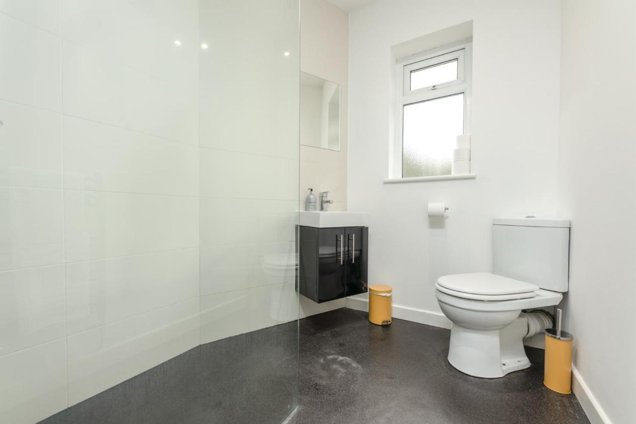 Stayright- 2 Bedroom House, Centrally Located & Close Walk To City Centre Cardiff Bagian luar foto