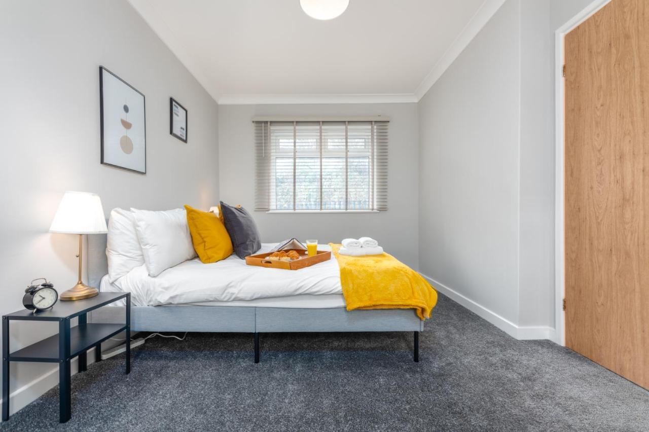 Stayright- 2 Bedroom House, Centrally Located & Close Walk To City Centre Cardiff Bagian luar foto