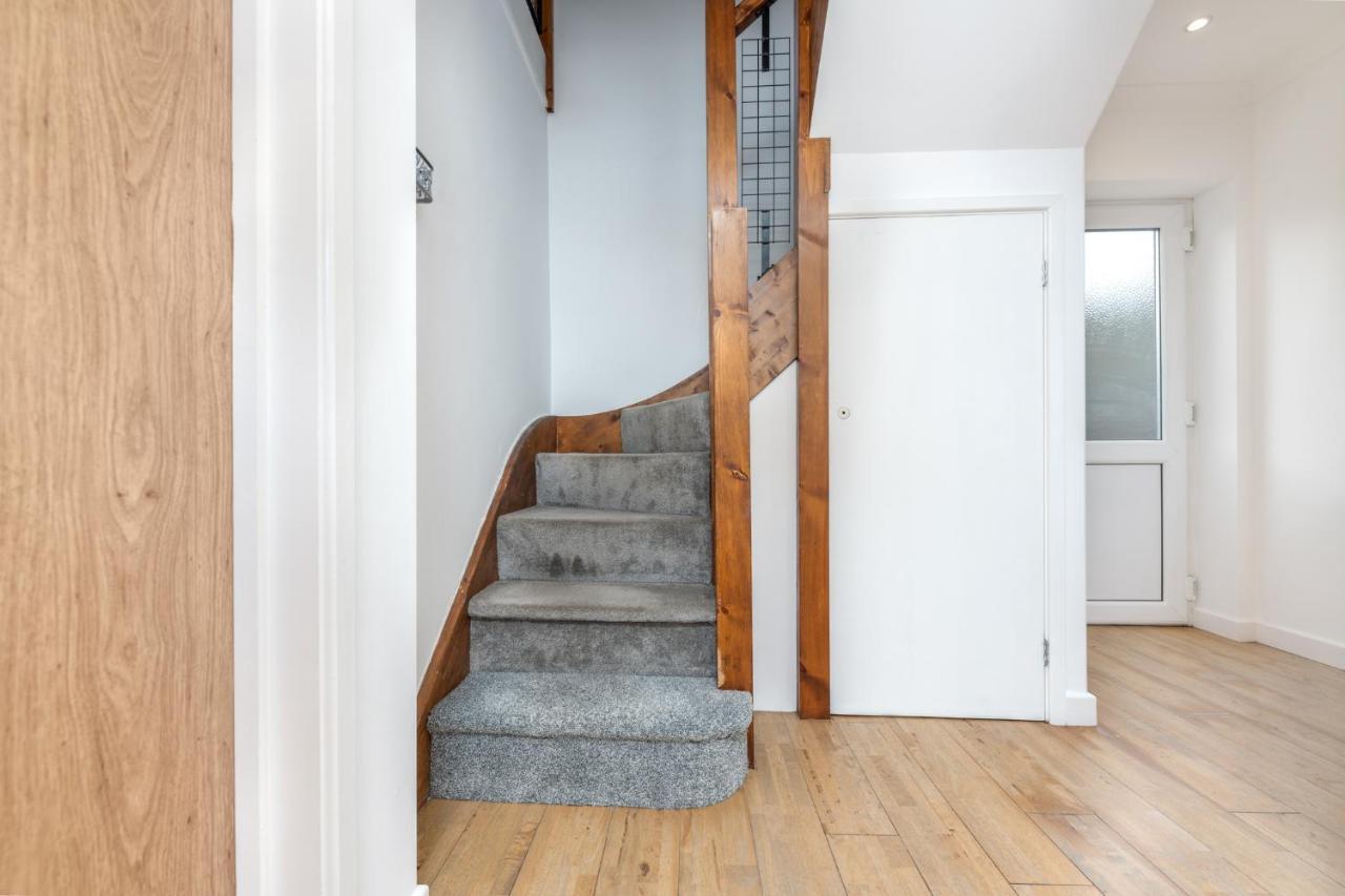 Stayright- 2 Bedroom House, Centrally Located & Close Walk To City Centre Cardiff Bagian luar foto
