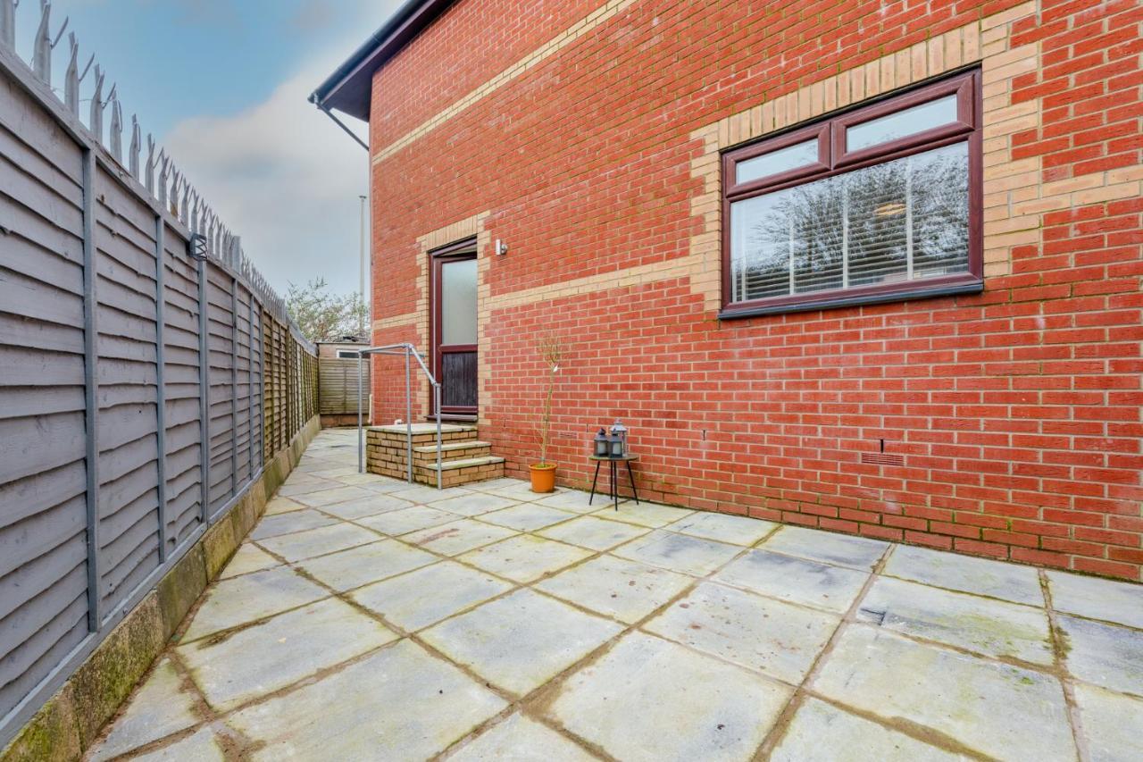 Stayright- 2 Bedroom House, Centrally Located & Close Walk To City Centre Cardiff Bagian luar foto